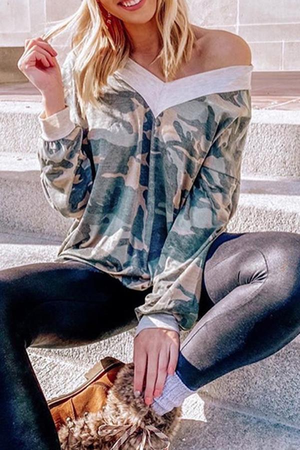 Loose V-neck Camouflage Sweatshirt