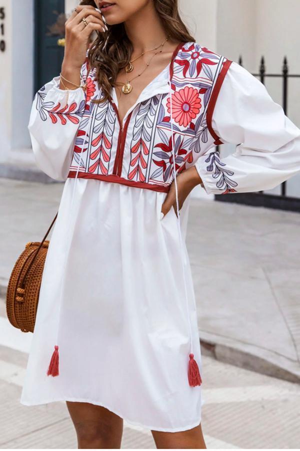 Loose white long-sleeved Lace-up Ethnic Dress