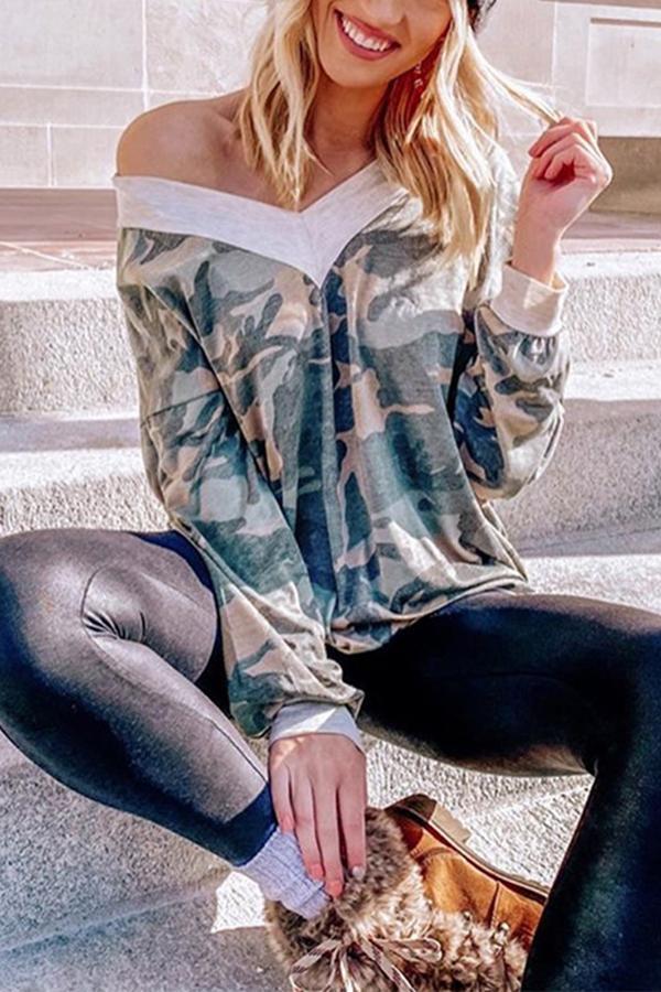 Loose V-neck Camouflage Sweatshirt